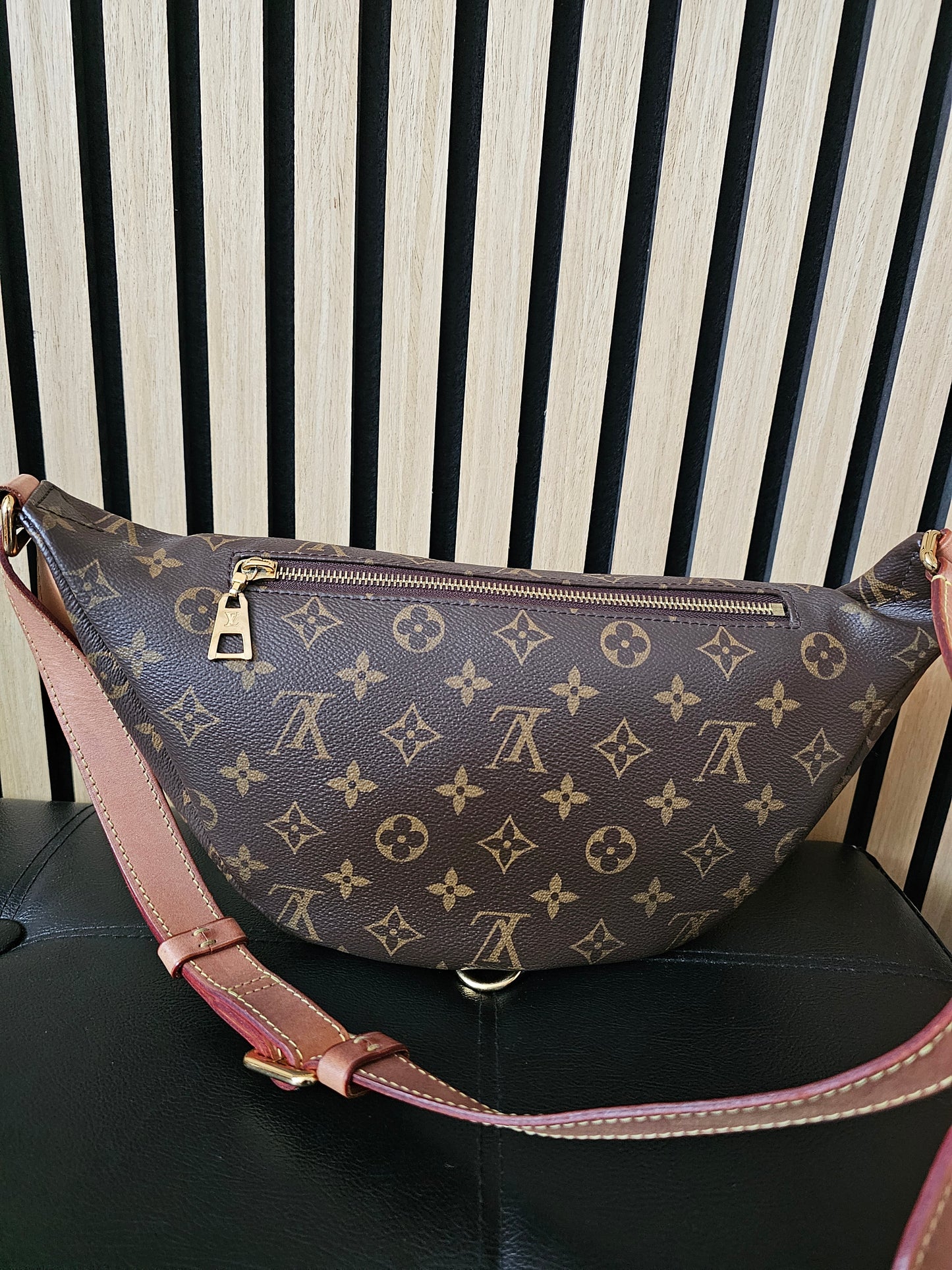 M43644 - Louis Vuitton bag, Bumbag, monogram kanvas.