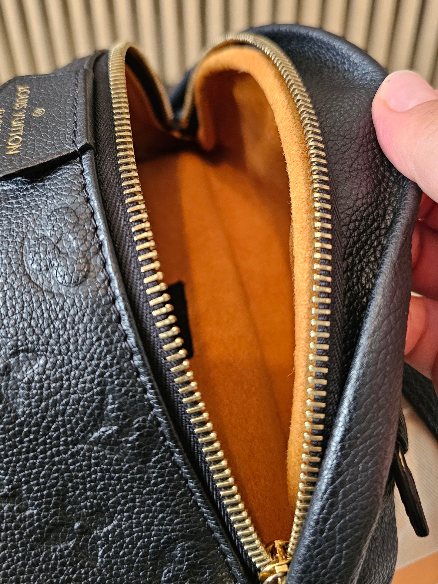 M44812 - Louis Vuitton Bumbag, MNG. Black empreinte leather.
