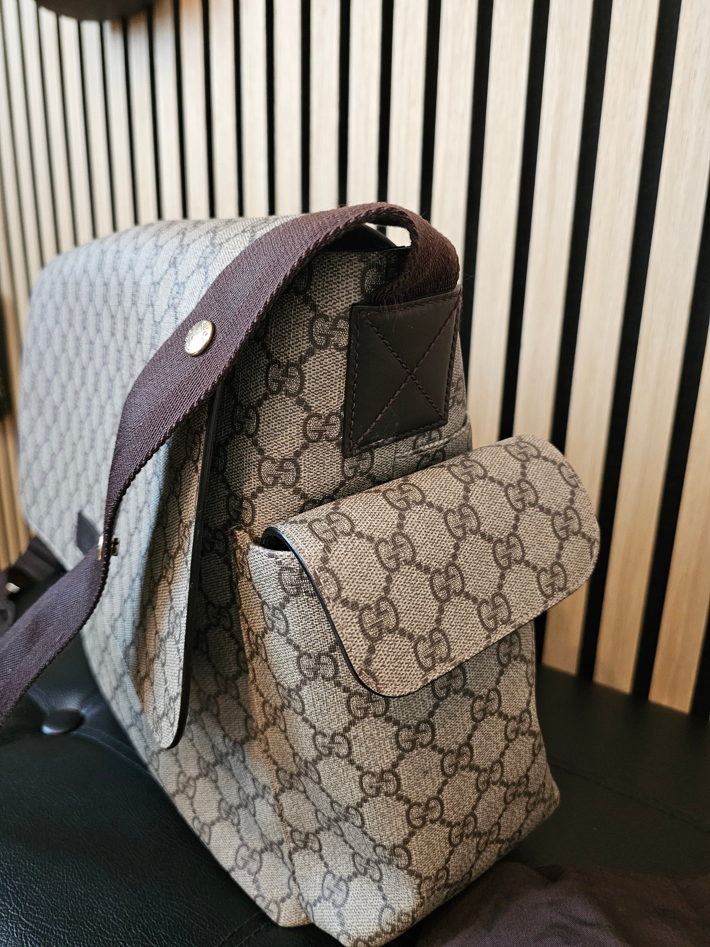 211131 - Gucci baby changing bag, GG supreme kanvas.