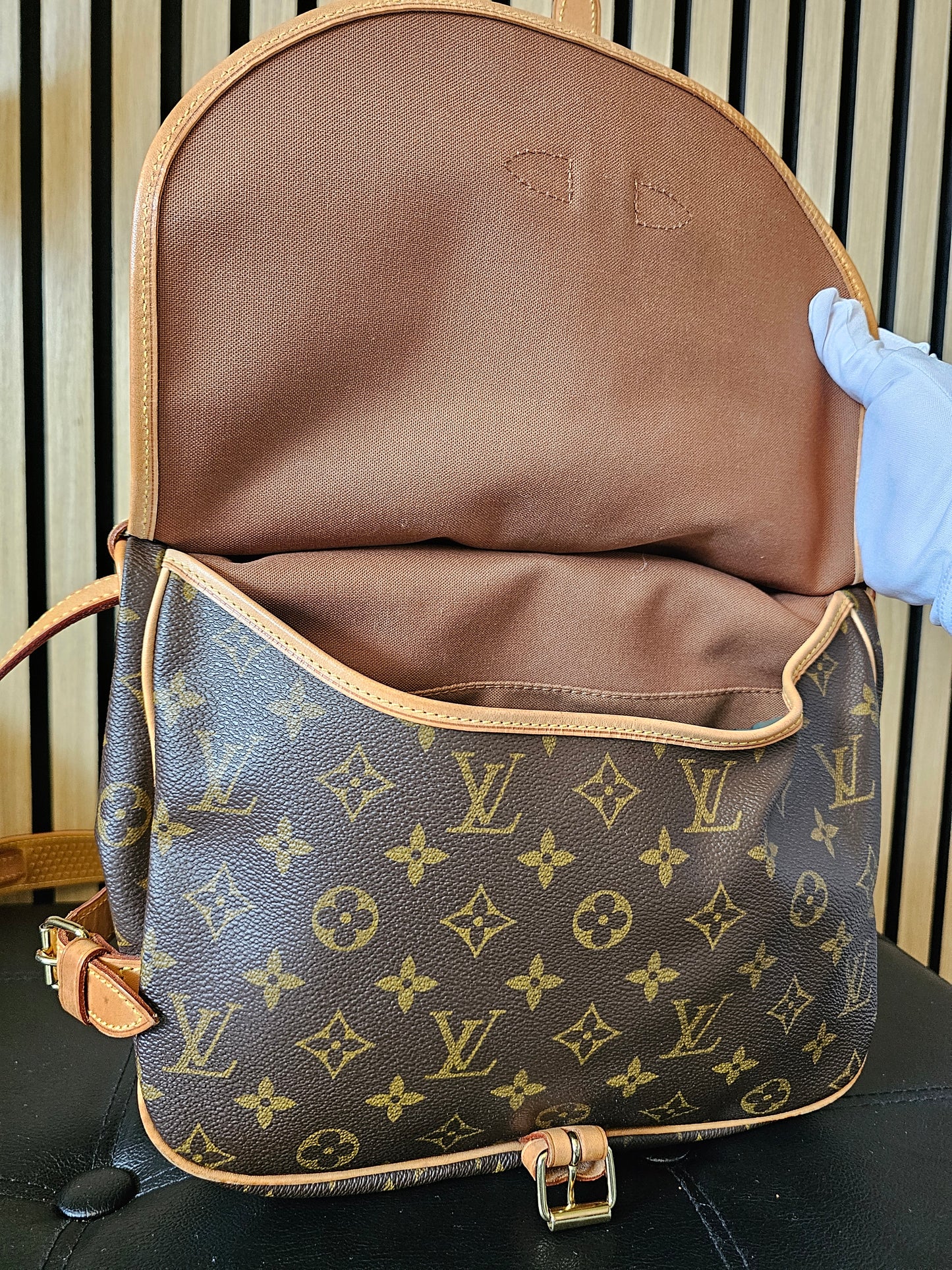 M42256 - Louis Vuitton Saumur 30, MNG. Kanvas.