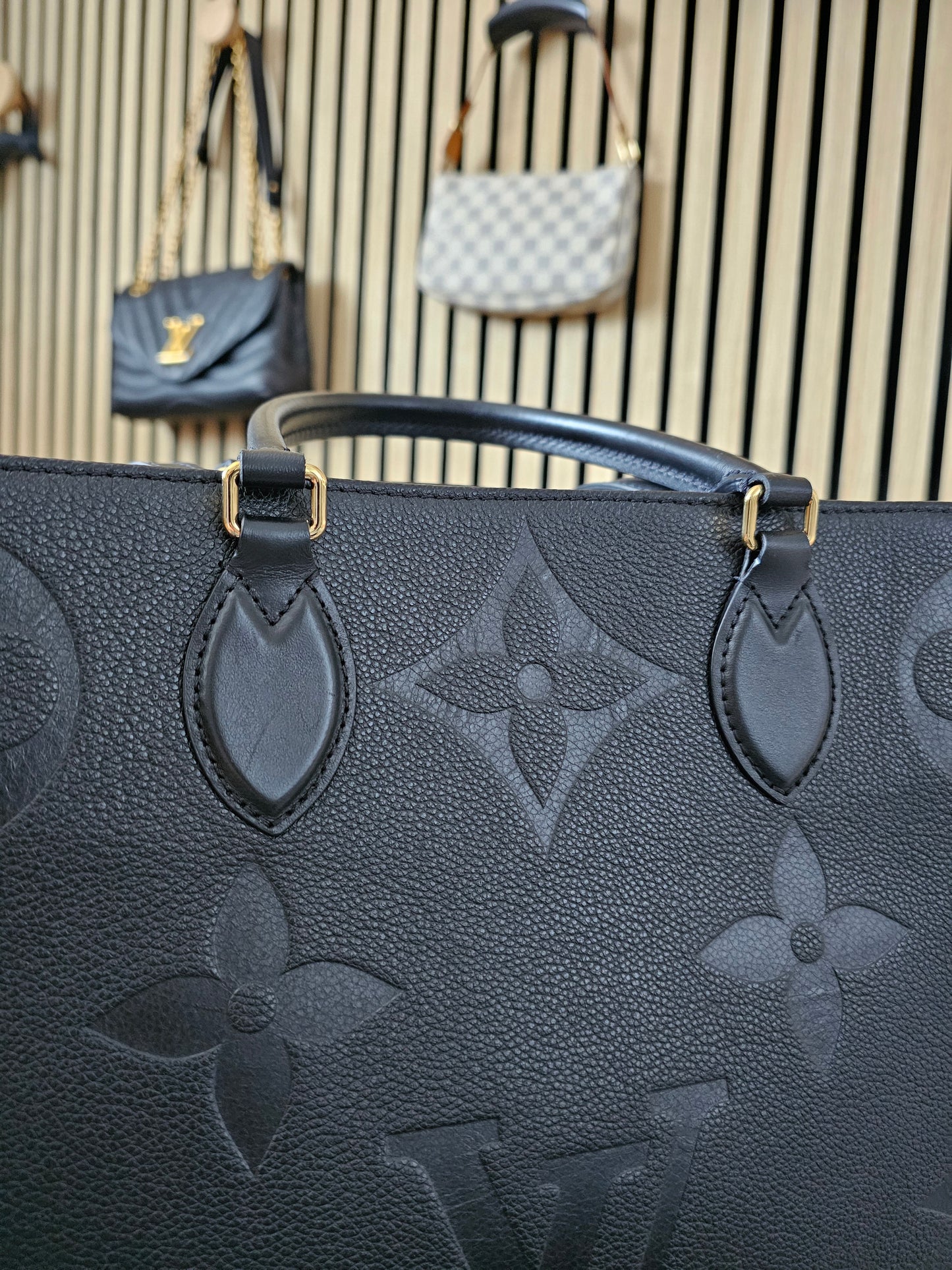 Onthego GM, black MNG empreinthe leather