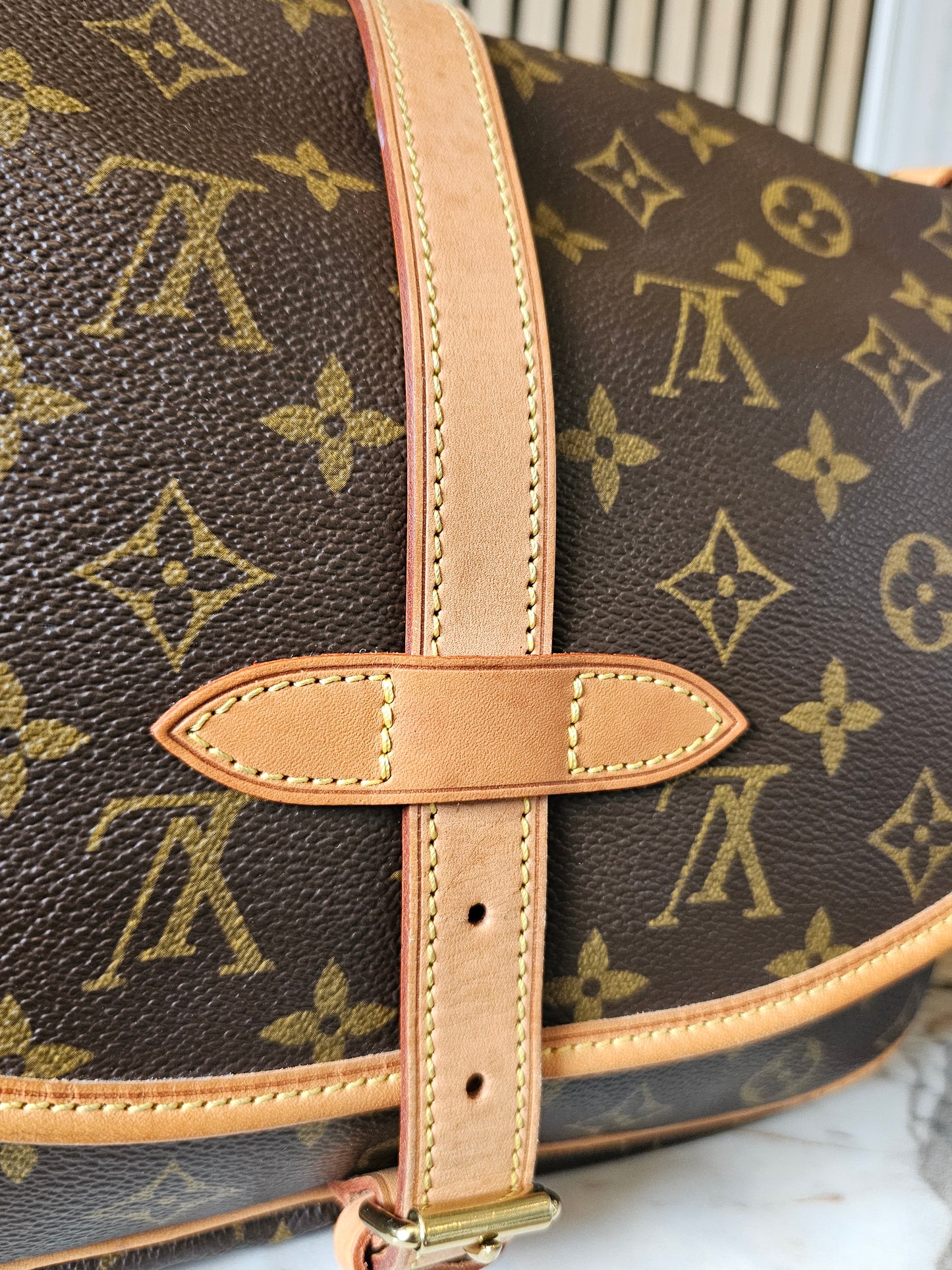 M42256 - Louis Vuitton Saumur 30, MNG. Kanvas.